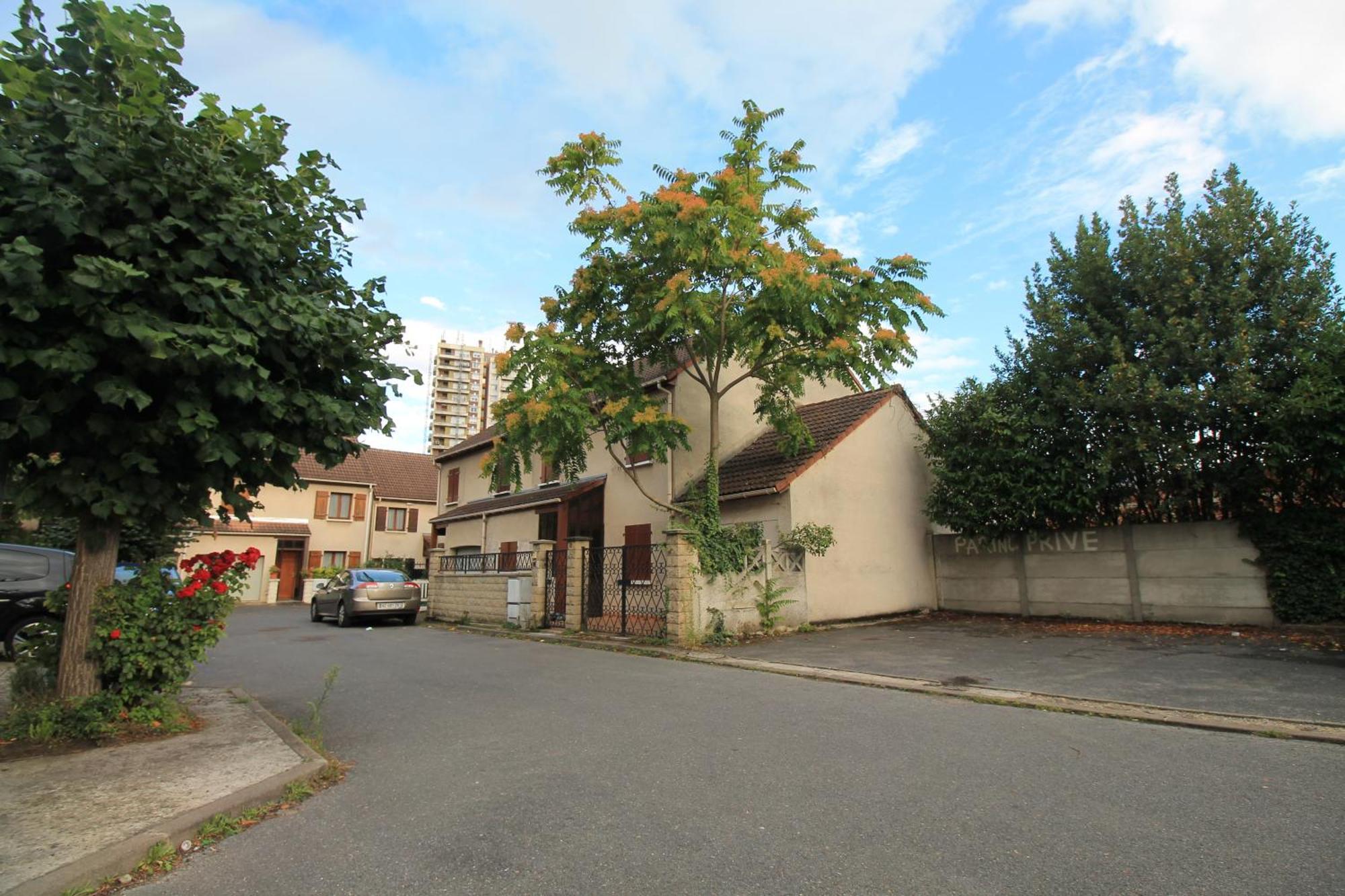 Parking Prive Gratuit - 15Mn Paris - Gare A Pied En 5Mn - Tout Equipee - Terrasse - Jardin - Stade De France - Casino D'Enghien - Hippodrome, Universite エピネー・シュル・セーヌ エクステリア 写真